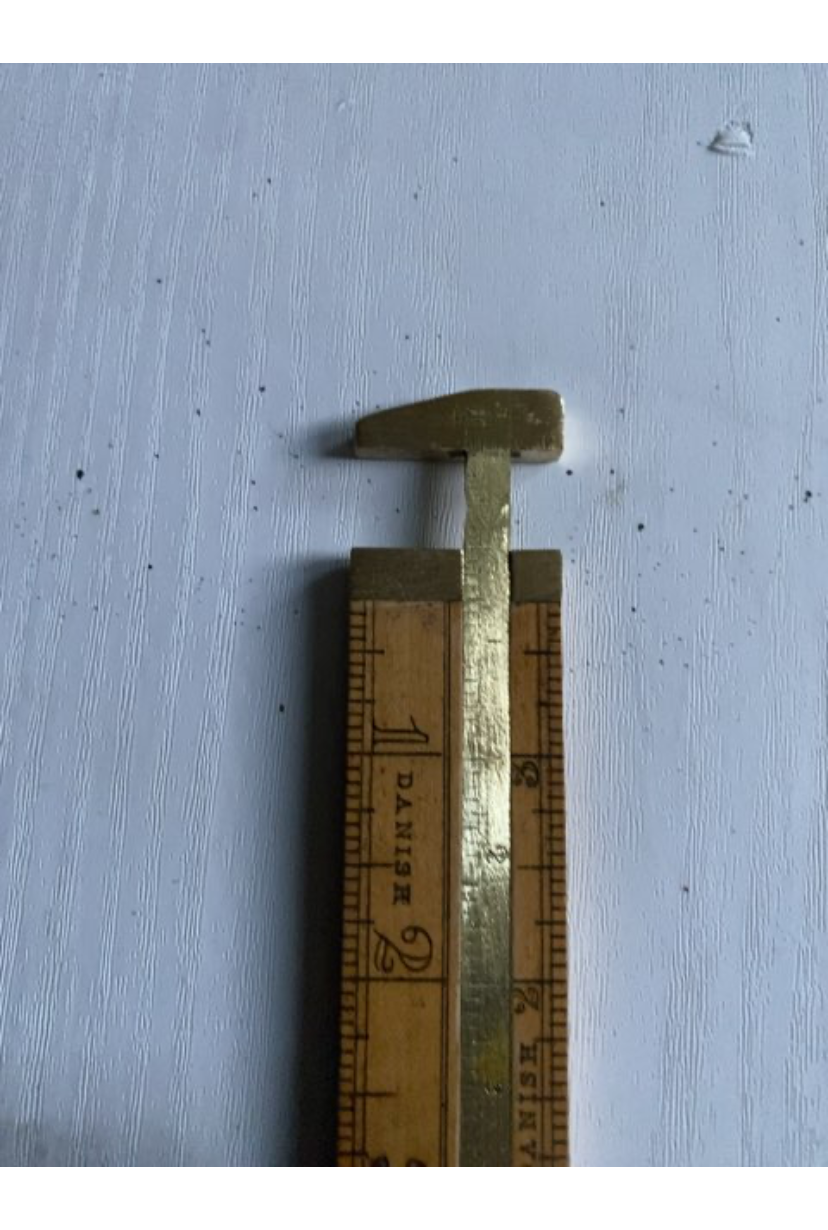 Gammel skydelære i træ & messing